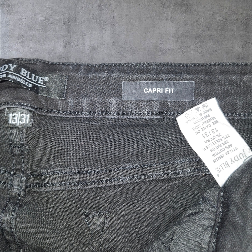 Judy Blue Capri Fit Jeans - Picture 4 of 7